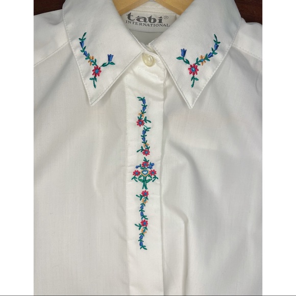 Tabi Floral Embroidered White Blouse - Picture 3 of 6